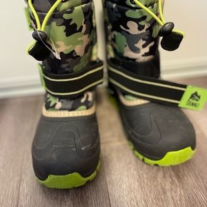 Boys snow boots